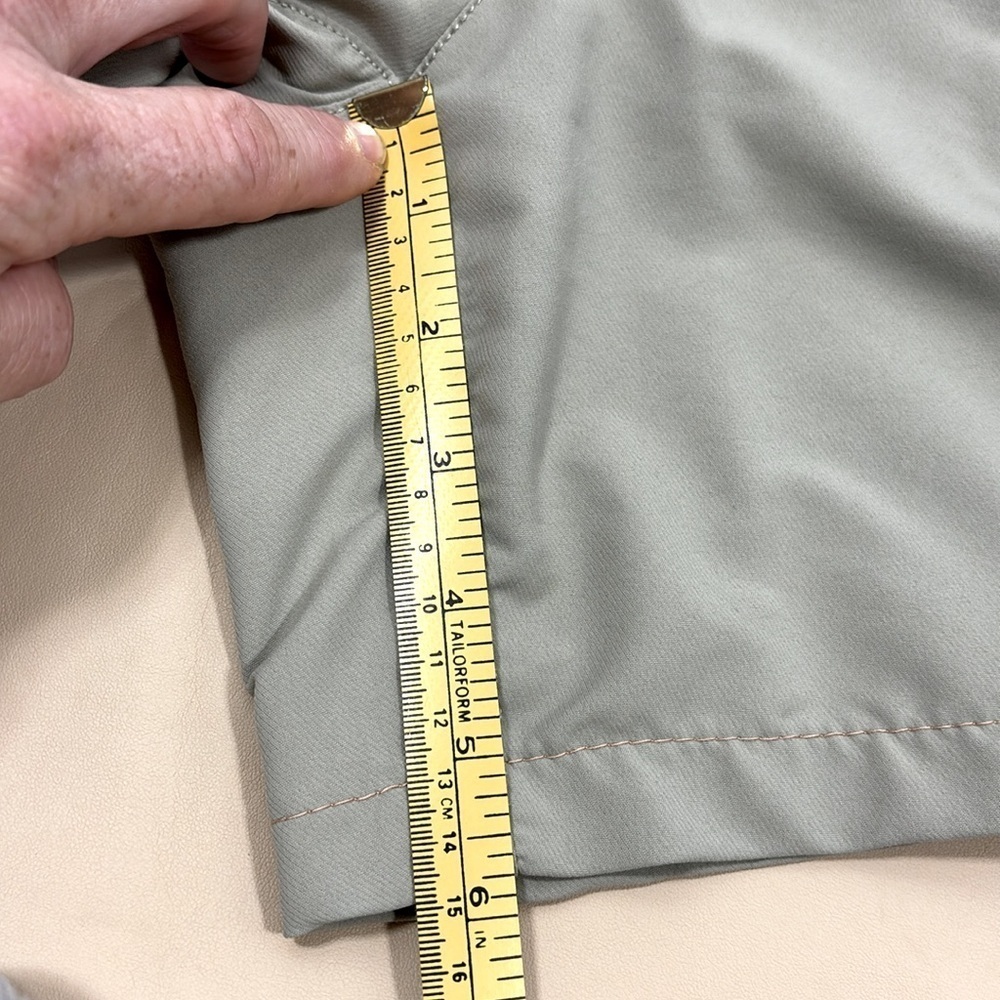 Under armour loose style golf shorts​​​​​​ - Picture 13 of 13